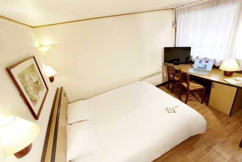 Kyriad Direct Marseille Ouest - Мартиг Екстериор снимка