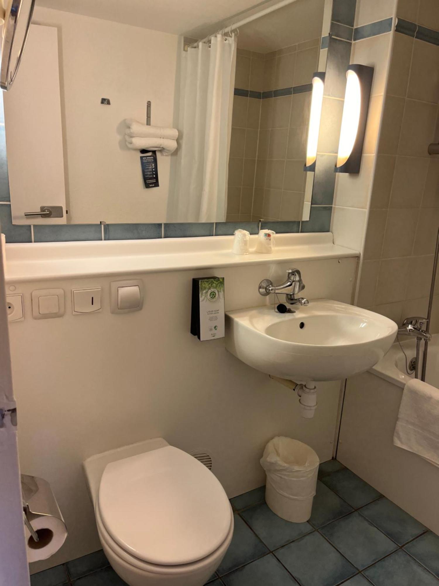 Kyriad Direct Marseille Ouest - Мартиг Екстериор снимка